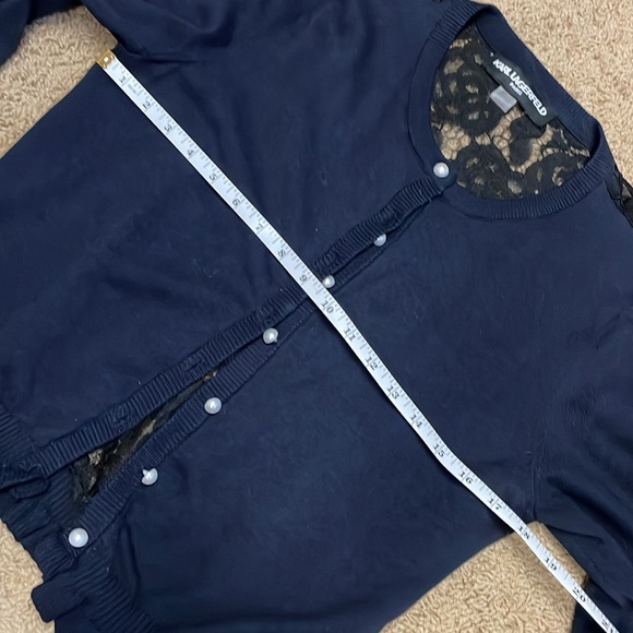 Karl Lagerfeld Paris
Lace-Panel Crop Cardigan - Picture 4 of 9